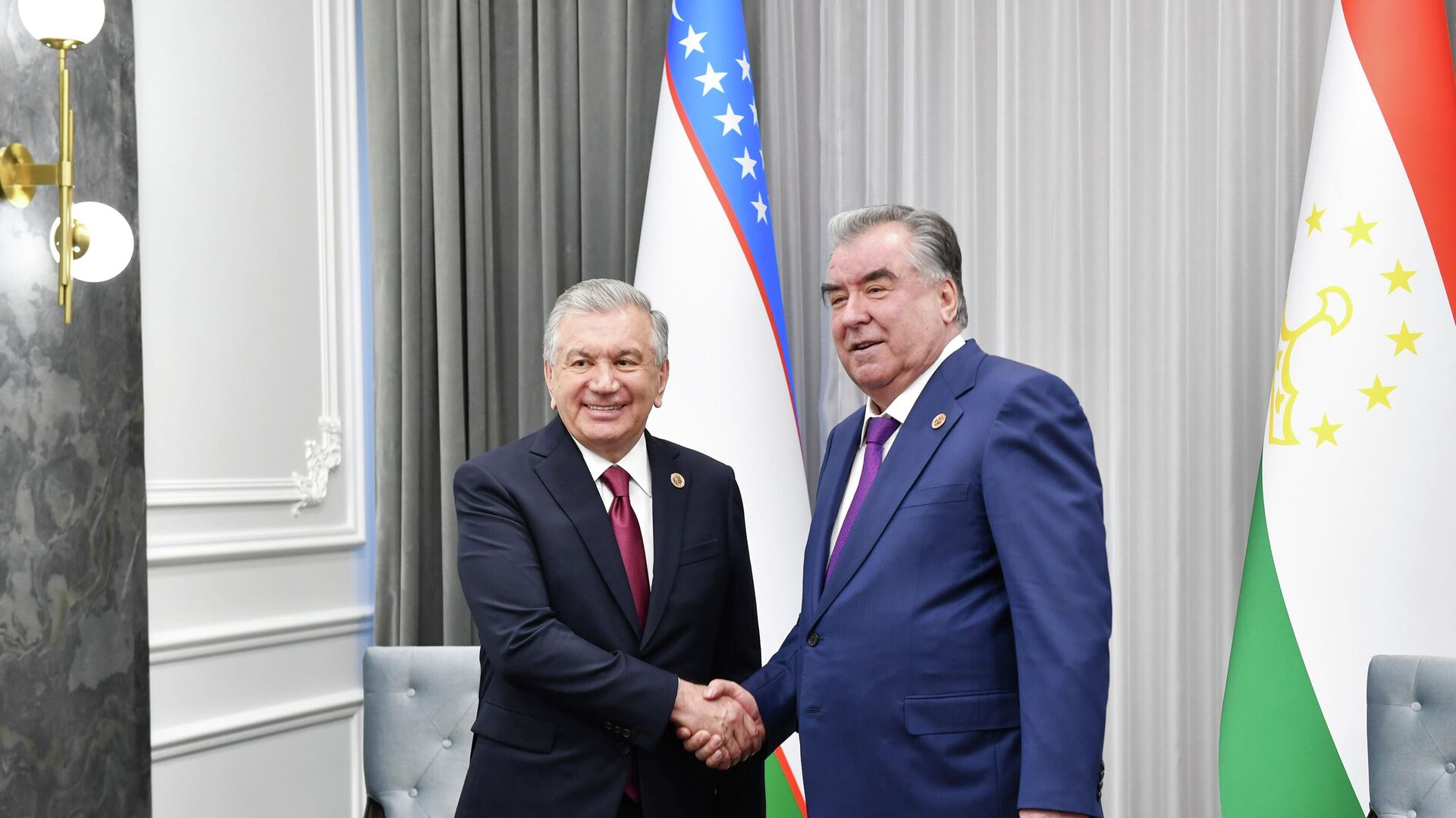 Президент Республики Таджикистан Эмомали Рахмон и Президент Узбекистана Шавкат Мирзиёев - Sputnik Таджикистан, 1920, 10.07.2023