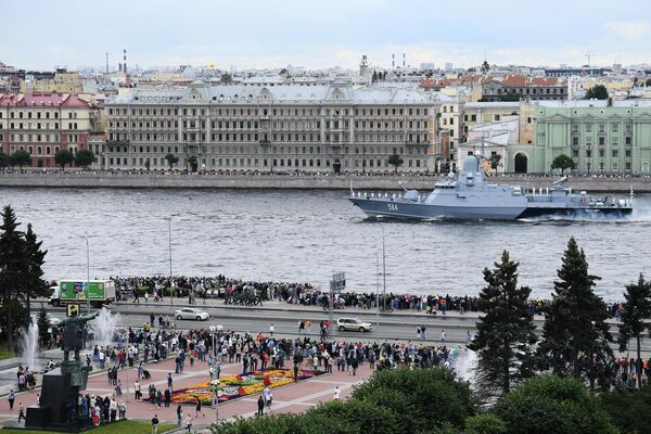 Малый ракетный корабль Одинцово на Главном военно-морском параде в честь Дня ВМФ РФ в Санкт-Петербурге - Sputnik Таджикистан