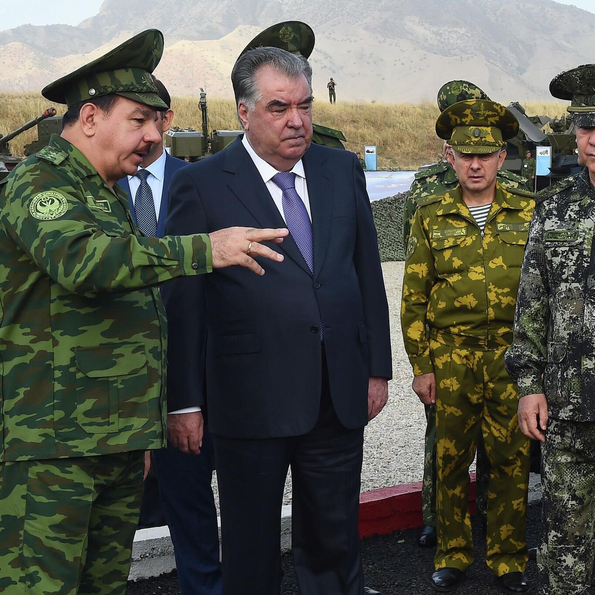 Таджиков призывают
