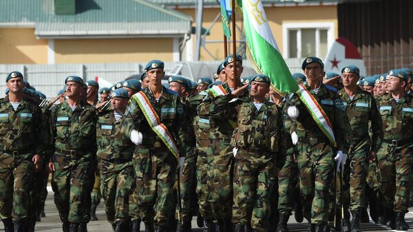Празднование 25-летия создания Десантно-штурмовой бригады Вооруженных Сил Республики Таджикистан - Sputnik Таджикистан