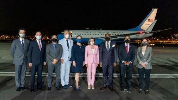 Спикер палаты представителей Конгресса США Нэнси Пелоси прибыла на Тайвань - Sputnik Таджикистан