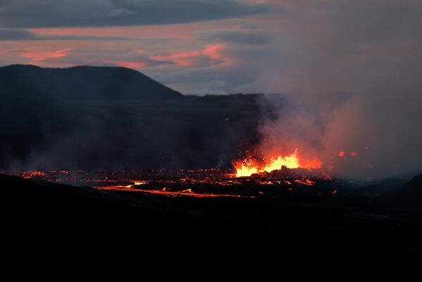 Для Исландии характерна значительная вулканическая активность, так как в ней находятся несколько горно-вулканических систем. - Sputnik Таджикистан