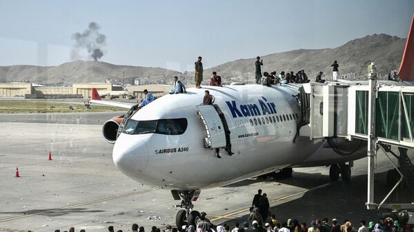 Фотографии эвакуации афганских граждан и вид сегодня на аэропорт Кабула  - Sputnik Тоҷикистон