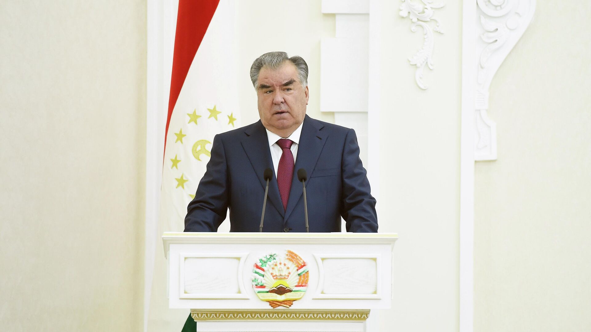 Эмомали Рахмон в ходе совещания в Согдийской области - Sputnik Таджикистан, 1920, 13.08.2022
