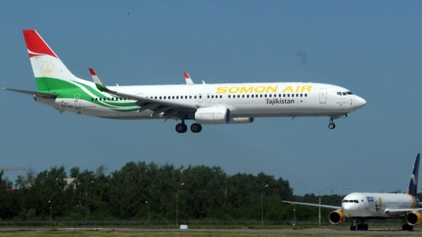 Самолет Boeing 737-900 авиакомпании Somon Air  - Sputnik Таджикистан