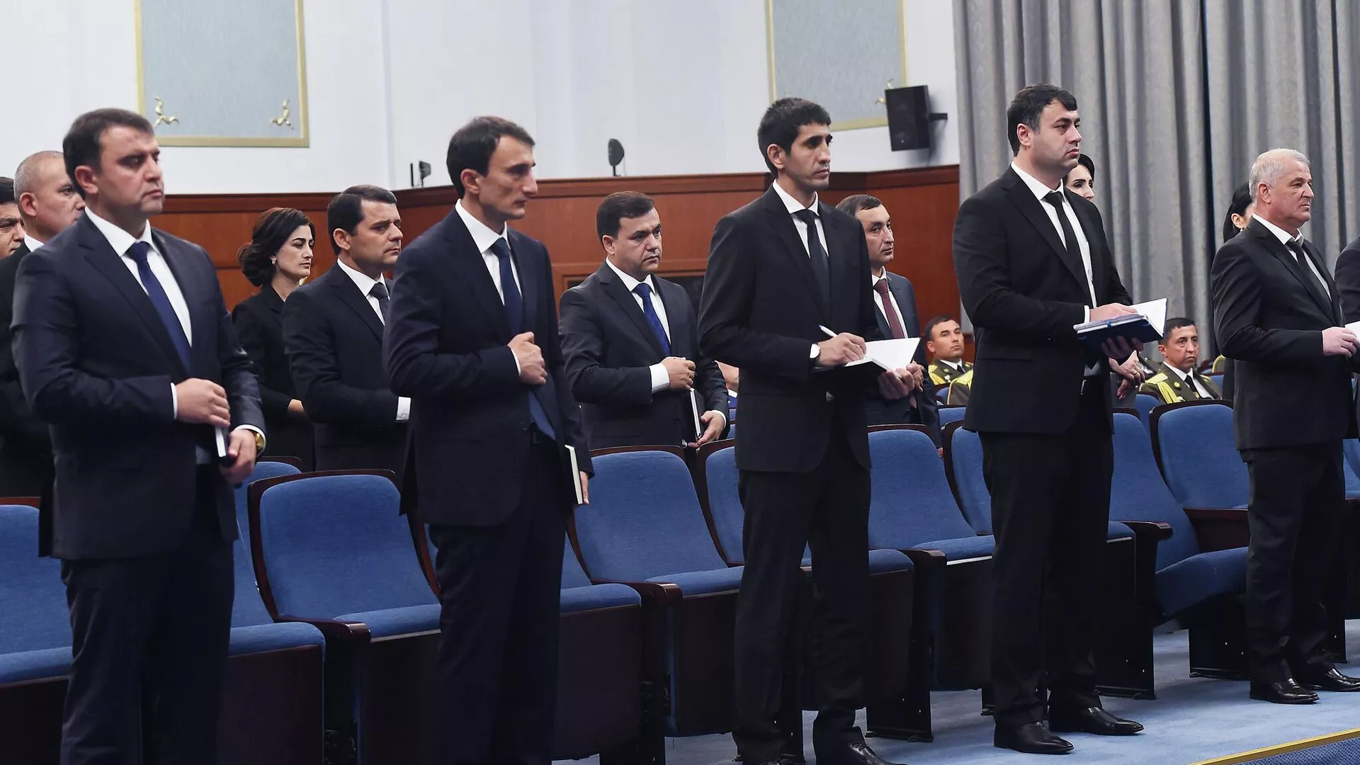 Кадрҳои навтаъйин дар мақомоти додгоҳӣ зимни мулоқот бо Эмомалӣ  Раҳмон, раисҷумҳури Тоҷикистон