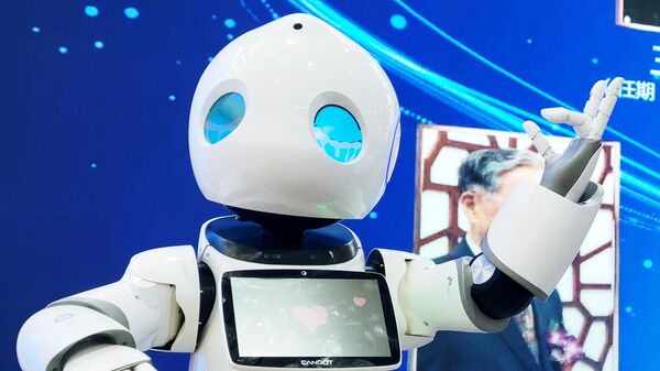 Робот CanBot на одном из стендов на Всемирной конференции робототехники (World Robot Conference) в Пекине - Sputnik Таджикистан