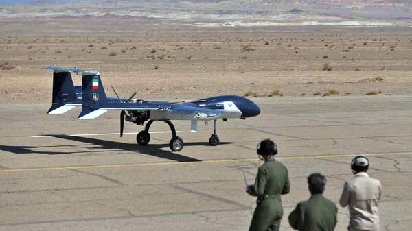Военный беспилотный летательный аппарат во время двухдневных учений в Иране  - Sputnik Таджикистан