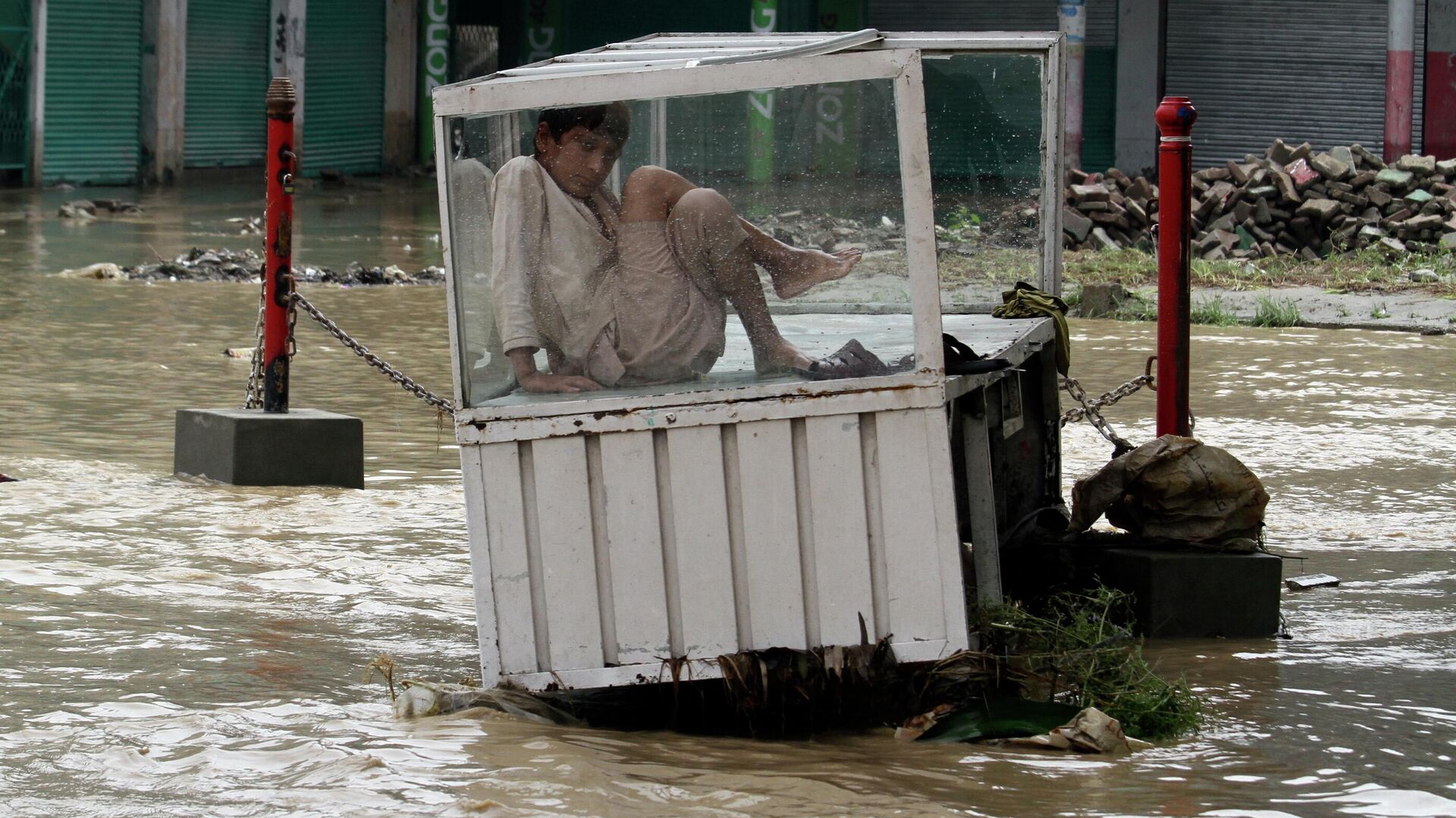 Затопленные улицы во время наводнения в Пакистане  - Sputnik Таджикистан, 1920, 04.09.2022