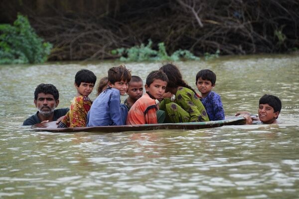 Власти страны запросили международную помощь для борьбы с последствиями наводнений. В ООН уже отреагировали и сообщили, что выделят 3 млн долларов. - Sputnik Таджикистан