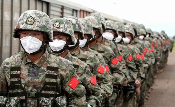 Китайские военнослужащие прибывают на Сергеевский полигон в Приморском крае. - Sputnik Таджикистан