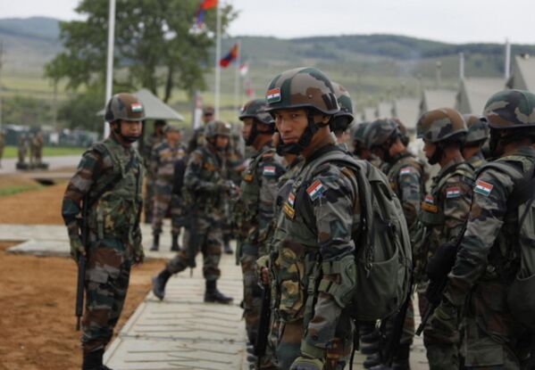 Индийские солдаты готовятся к масштабным тренировкам. - Sputnik Таджикистан