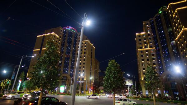 Ночная улица в Душанбе - Sputnik Тоҷикистон