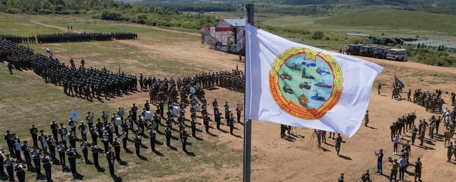Церемония открытия стратегических командно-штабных учений Восток-2022 в России - Sputnik Тоҷикистон, 1920, 01.09.2022