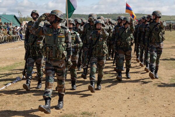 Индийские военные на церемонии открытия  учений. - Sputnik Таджикистан