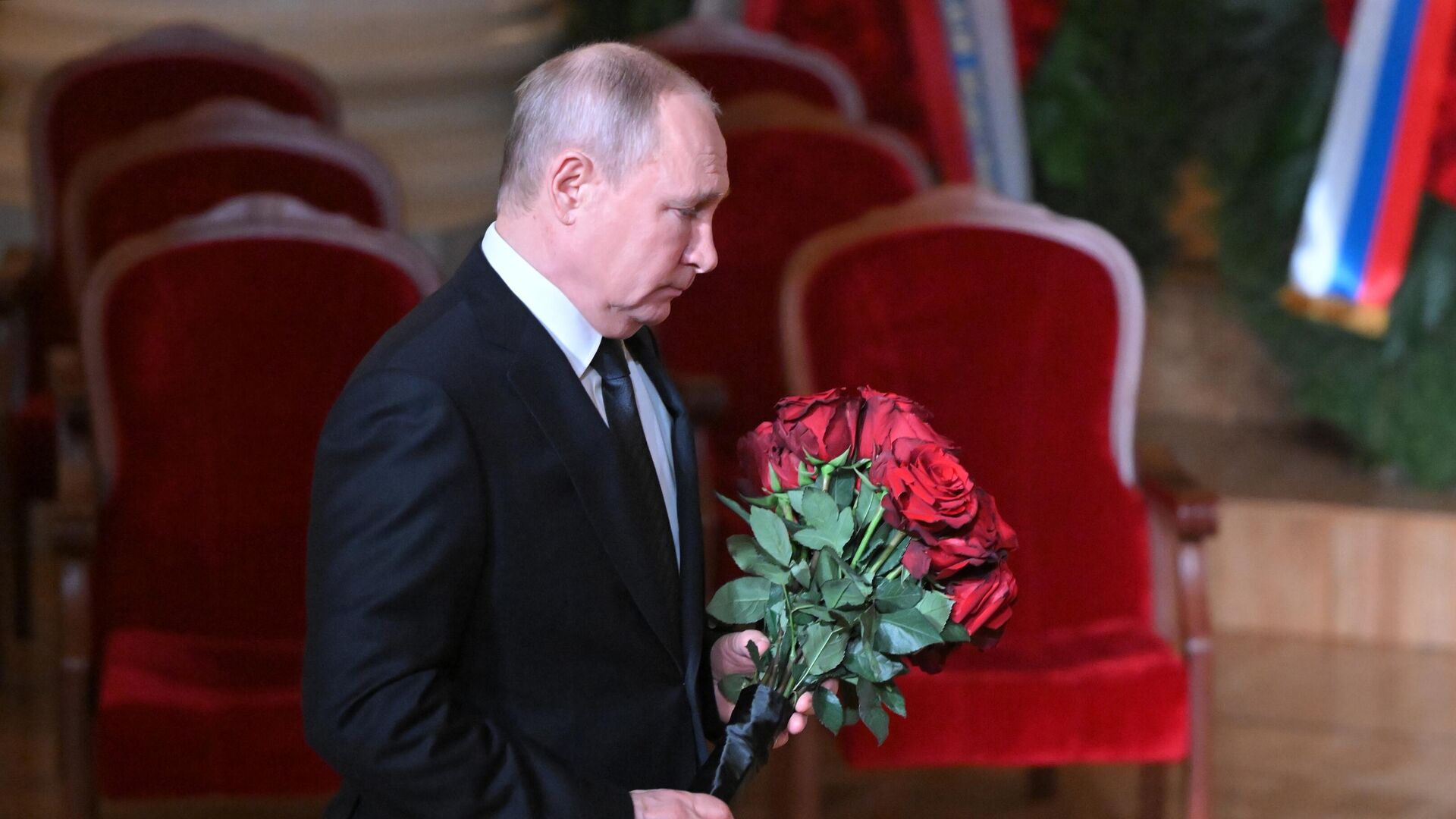Президент РФ Владимир Путин на церемонии прощания - Sputnik Таджикистан, 1920, 01.09.2022