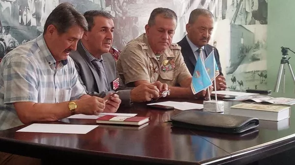 Представители военной базы РФ в Таджикистане поздравили ветеранов военной службы с Днем государственной независимости Республики - Sputnik Тоҷикистон