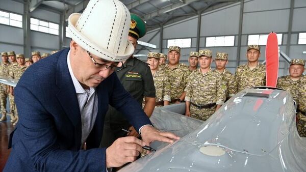 Президент Садыр Жапаров открыл базу беспилотных летательных аппаратов Пограничной службы ГКНБ Кыргызстана - Sputnik Таджикистан