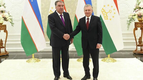 Президент Таджикистана Эмомали Рахмон и узбекский лидер Шавкат Мирзиёев - Sputnik Таджикистан