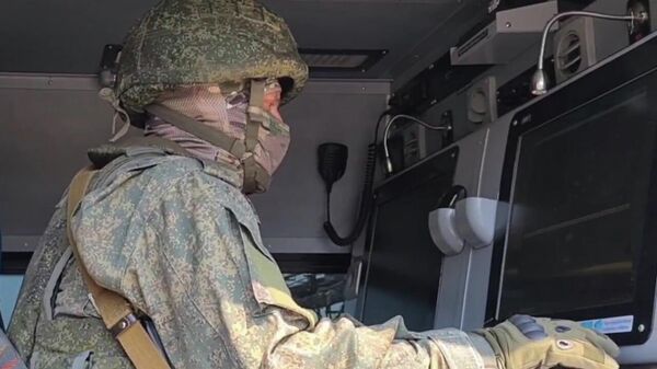Российские военные проверяют химпредприятия, поврежденные обстрелами ВСУ в Донбассе - Sputnik Тоҷикистон