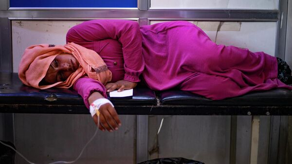 Женщина, больная холерой, в больнице Аль-Касра в сирийской провинции Дейр-эз-Зор - Sputnik Таджикистан