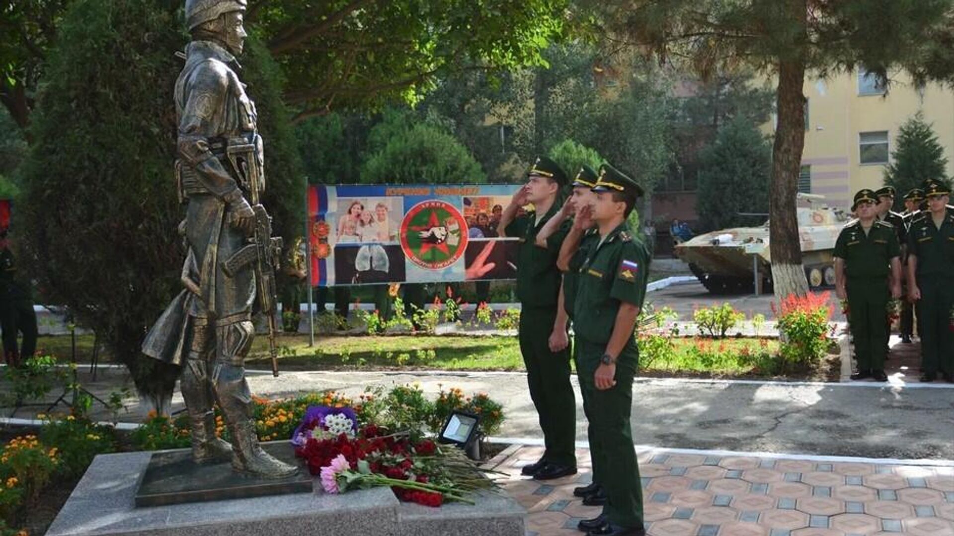 На российской военной базе в Таджикистане открыли памятник участникам СВО - Sputnik Таджикистан, 1920, 22.09.2022