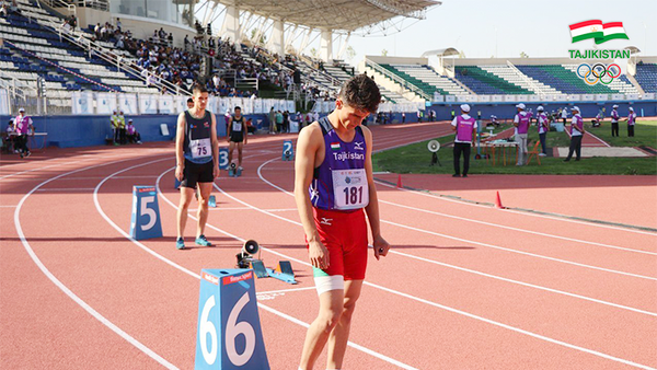 Таджикский легкоатлет на соревнованиях - Sputnik Таджикистан