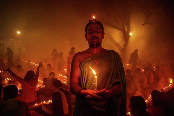 Работа фотографа из Бангладеш Мухаммада Амдад Хоссейн &quot;Огни и надежда&quot;. &quot;Портрет. Герой нашего времени&quot;, одиночная фотография, 1-е место. - Sputnik Таджикистан