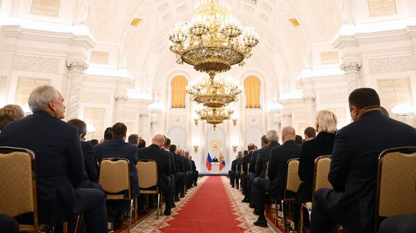 Президент РФ Владимир Путин выступает на церемонии подписания договоров о вхождении в Российскую Федерацию - Sputnik Тоҷикистон