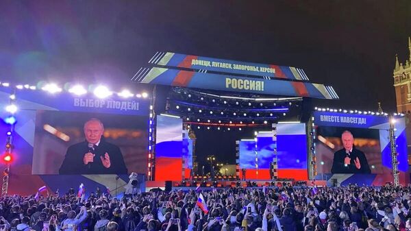 Путин пришел на концерт на Красной площади - Sputnik Таджикистан