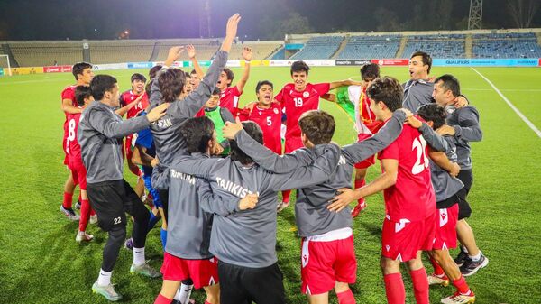 Юношеская сборная Таджикистана в отборочном турнире Кубка Азии-2023  - Sputnik Таджикистан
