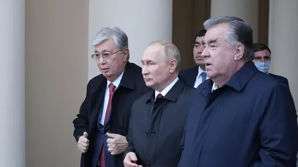Путин принял участие в неформальной встрече руководителей стран - участниц СНГ - Sputnik Тоҷикистон