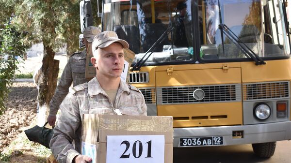 Военнослужащие 201-й российской военной базы оказали помощь постояльцам дома-интерната в Таджикистане - Sputnik Таджикистан