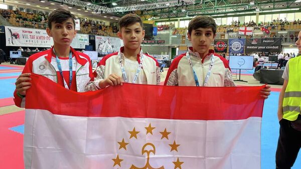 Таджикские спортсмены на турнире по тхэквондо - Sputnik Таджикистан