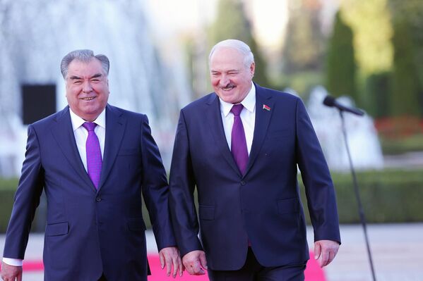 После церемонии президенты отправились на переговоры. - Sputnik Таджикистан