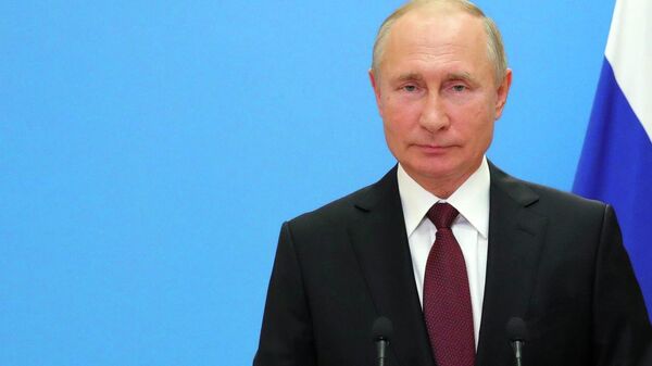 Владимир Путин выступает на пленарном заседании Российской энергетической недели. - Sputnik Таджикистан