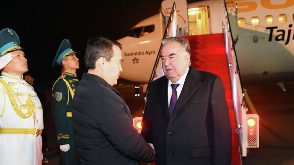 Президент Таджикистана Эмомали Рахмон прибыл в Астану  - Sputnik Тоҷикистон