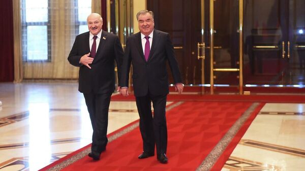Рахмон и Лукашенко на переговорах в Душанбе  - Sputnik Таджикистан