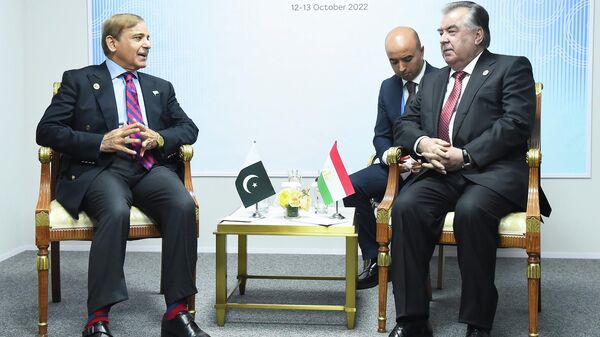 Встреча президента Таджикистана Эмомали Рахмона с премьер-министром Пакистана Шахбазом Шарифом - Sputnik Таджикистан