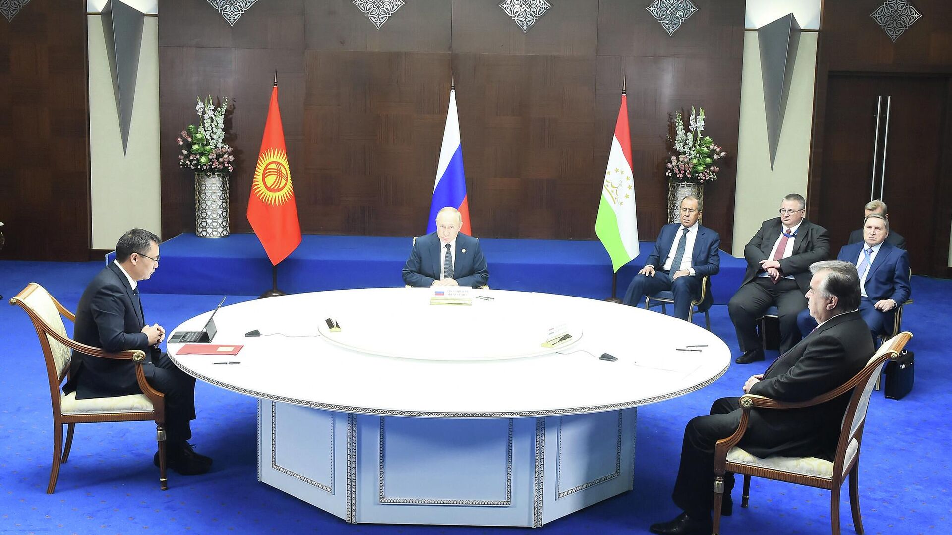 Встреча Путина с Рахмоном и Жапаровым - Sputnik Таджикистан, 1920, 13.10.2022