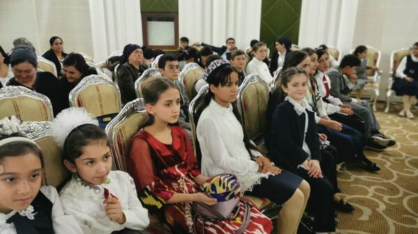 В Душанбе прошла Литературная гостиная с российскими авторами - Sputnik Таджикистан