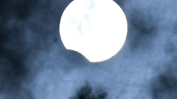 Частичное солнечное затмение. Архивное фото - Sputnik Таджикистан