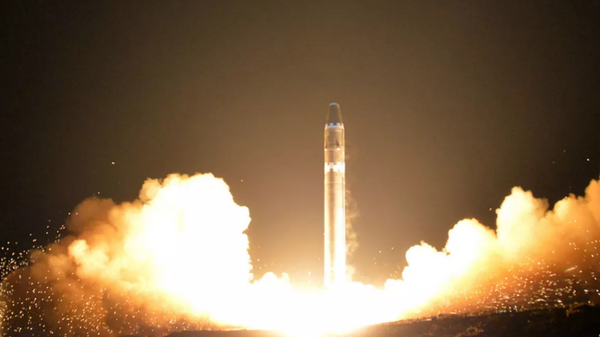 Запуск межконтинентальной баллистической ракеты в КНДР. Архивное фото - Sputnik Таджикистан