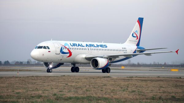 Самолет Airbus А320 авиакомпании Ural Airlines, архивное фото - Sputnik Тоҷикистон