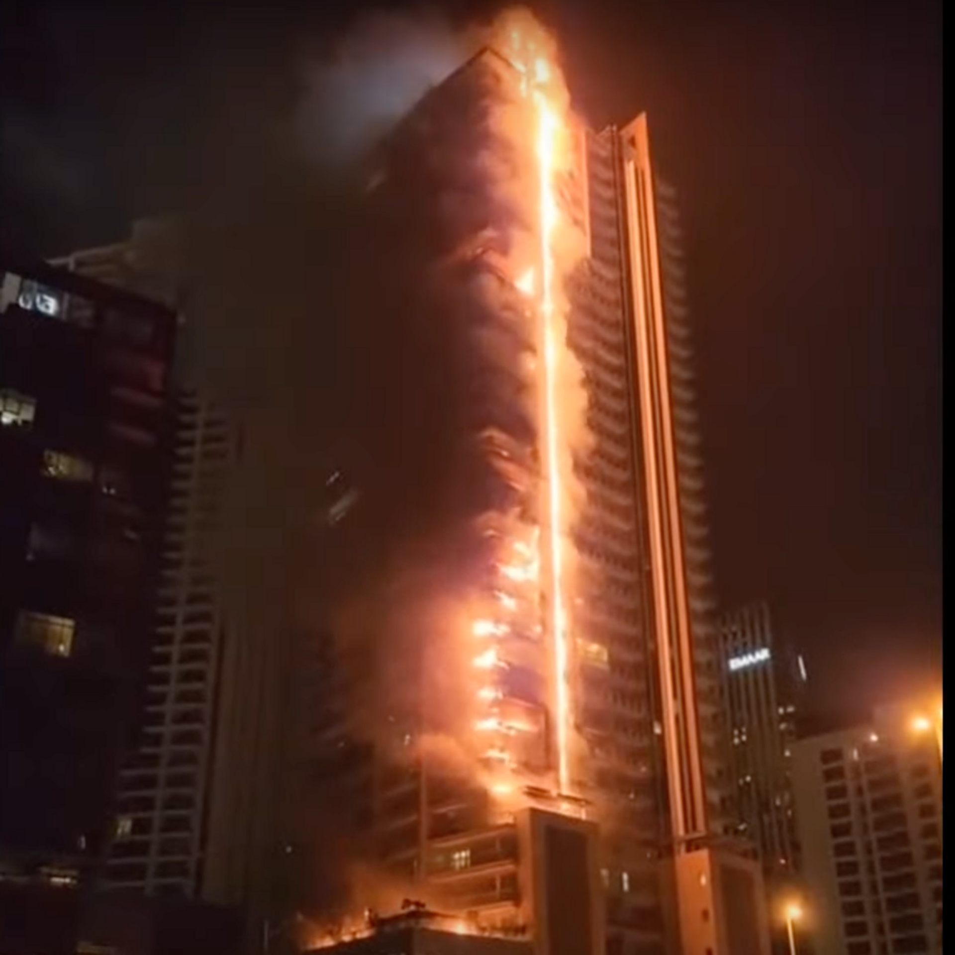 Бурдж Халифа пожар. Небоскрёб Бурдж-Халифа в Дубае горит?. Пожар в Дубае небоскреб. Пожар в Бурдж Халифа 2020.