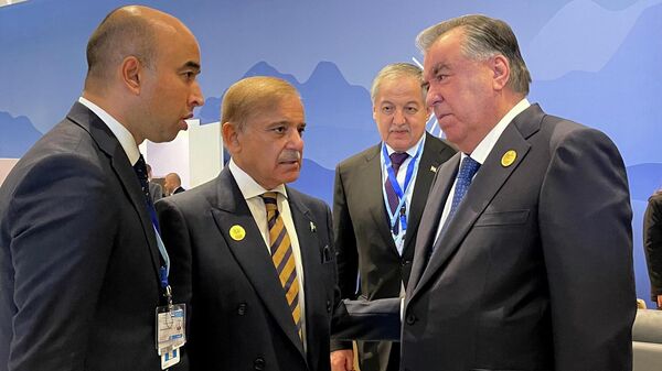 Президент Таджикистана Эмомали Рахмон встретился с премьер-министром Пакистана Шахбазом Шарифом - Sputnik Тоҷикистон
