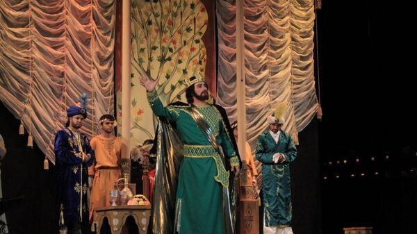 Актеры на сцене Театра оперы и балета имени Айни - Sputnik Таджикистан
