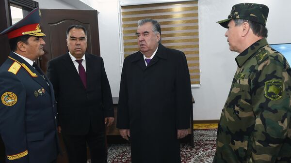 Президент Таджикистана Эмомали Рахмон сдает в эксплуатацию дополнительное четырехэтажное здание Управления МВД по Согдийской области - Sputnik Таджикистан