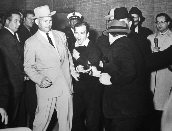 Джек Руби, снявший убийцу Кеннеди. Позже - лауреат Пулитцеровской премии 1964 года по фотографии. - Sputnik Таджикистан