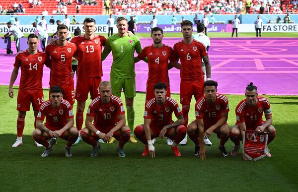 Игроки сборной Уэльса перед началом матча группового этапа чемпионата мира по футболу между сборными Уэльса и Ирана - Sputnik Таджикистан